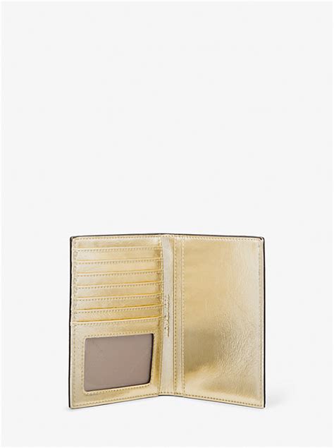 porta passaporte michael kors|Signature Logo Passport Case and Luggage Tag Gift Set.